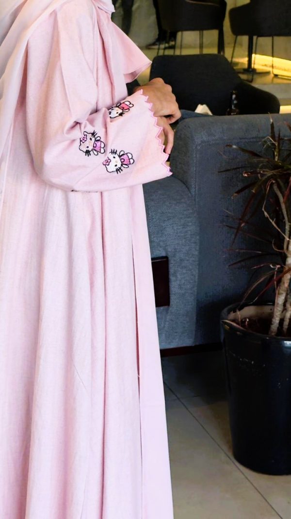 عباية كيتي الوردية